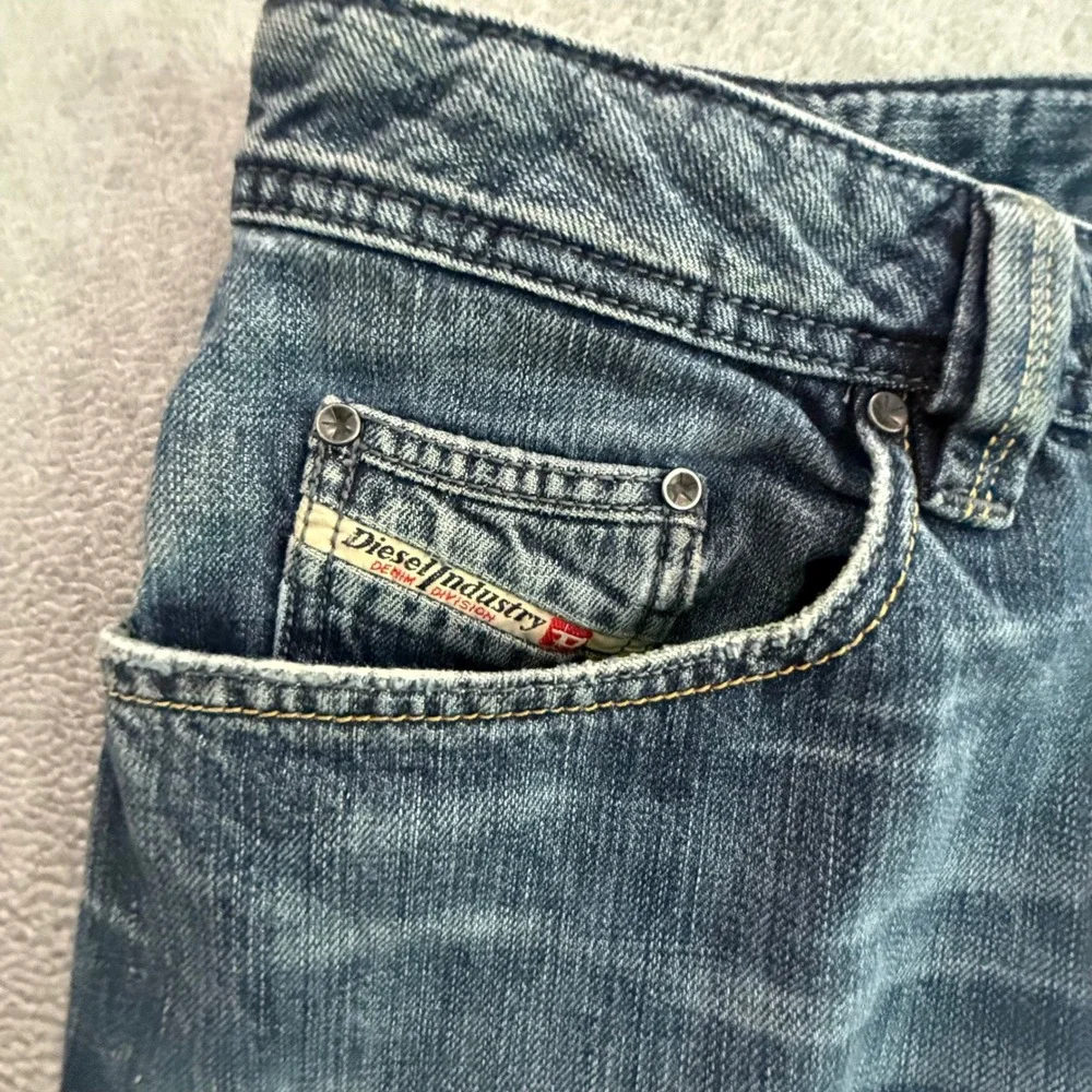 Diesel Levan Mens Jeans 34x30 Straight Leg Blue Medium Wash 008CY